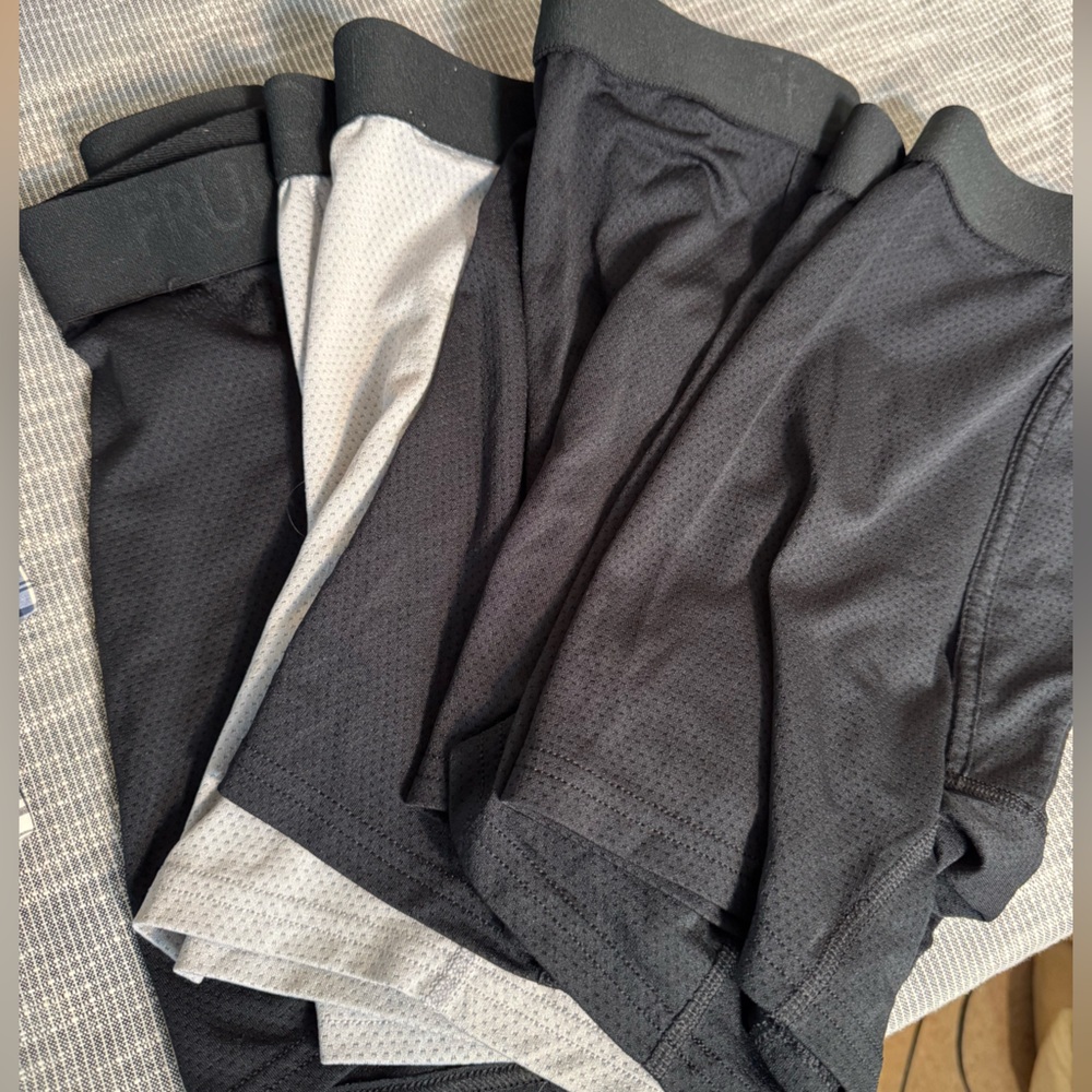 Fruit of the loom men’s boxer briefs size small - 4 pair